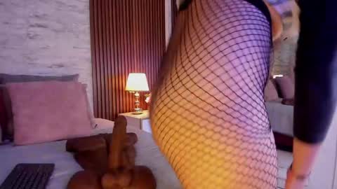 zoehiltonx online show from 5, 6, 2026
