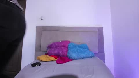 Snapshot of zoeholmes chatting on 7, 1, 2025 Yesenia online show from 7, 1, 2025