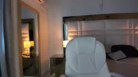 zoei_moon online show from 2, 2, 2026