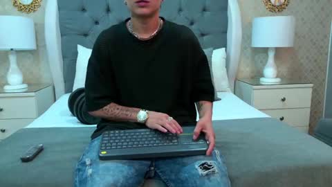 Zoe Krug online show from 9, 11, 2025