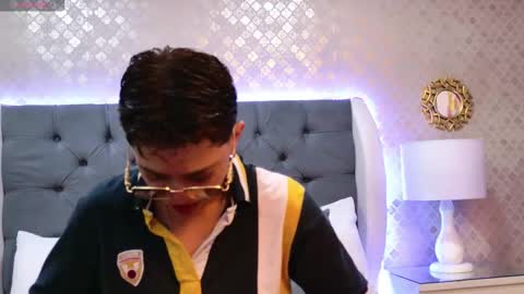 Zoe Krug online show from 16, 12, 2025