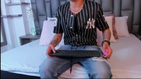 Zoe Krug online show from 30, 3, 2026