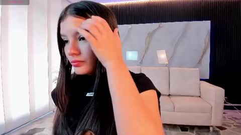 Snapshot of zoelinss_ chatting on 9, 6, 2026 Zoelinss online show from 9, 6, 2026