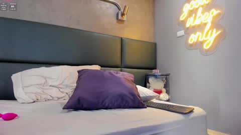 Zoe online show from 8, 2, 2025