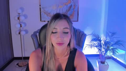 Zoe Presley  online show from 1, 2, 2025