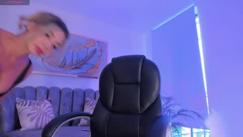 Zoe Presley  online show from 4, 2, 2025