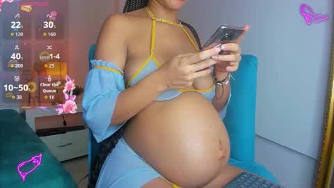 Snapshot of zoesantanna_ chatting on 4, 11, 2025 Zoe Santana online show from 4, 11, 2025