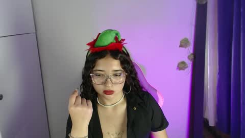 Snapshot of zoesinclair chatting on 13, 12, 2025 Zoe online show from 13, 12, 2025