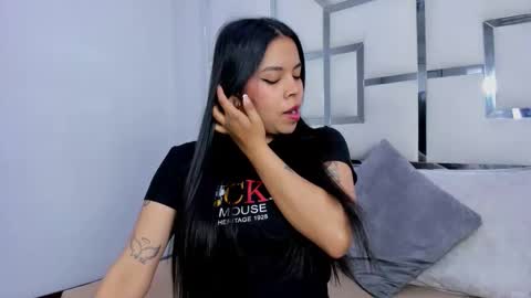 ZoeSwam online show from 7, 10, 2025