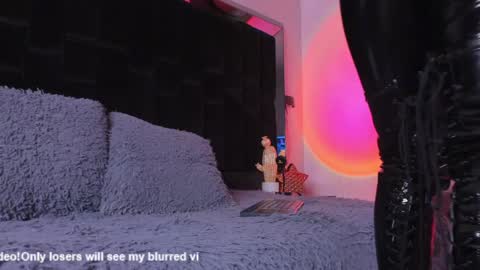 zoevidal_ online show from 30, 1, 2025