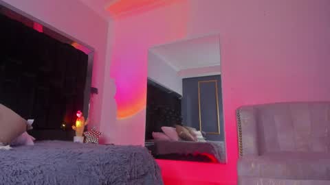 zoevidal_ online show from 20, 2, 2025