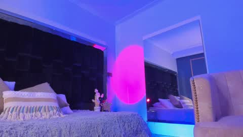 zoevidal_ online show from 28, 2, 2025