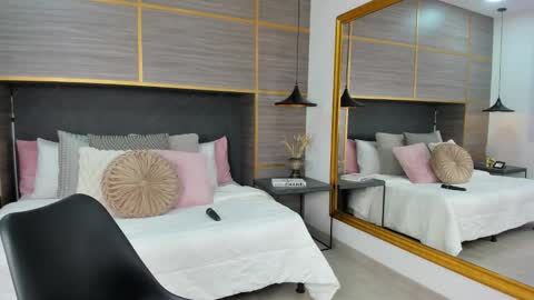 Snapshot of zoevold chatting on 3, 12, 2025 ZOE online show from 3, 12, 2025