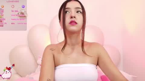 Snapshot of zoewillian chatting on 14, 5, 2026 zoewillian online show from 14, 5, 2026