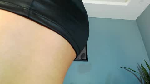 Snapshot of zoey_fox_ chatting on 12, 10, 2025 zoey fox online show from 12, 10, 2025