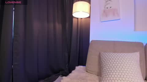 Zoey  online show from 30, 7, 2026