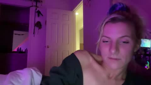 Zoeydanner online show from 20, 12, 2024