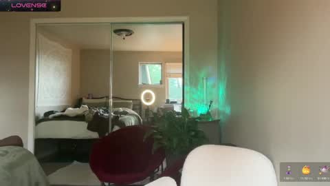 Zoeydanner online show from 7, 1, 2025