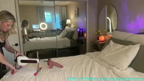 Zoeydanner online show from 22, 10, 2025