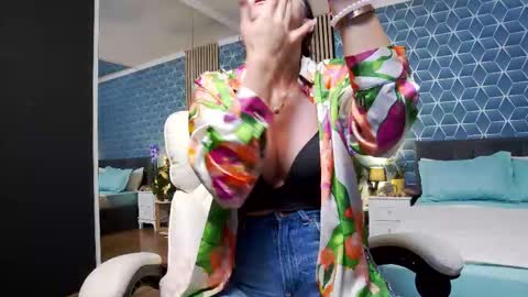 Snapshot of zoeylarkens chatting on 19, 10, 2025 Zoey online show from 19, 10, 2025