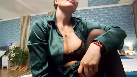 Snapshot of zoeylarkens chatting on 3, 11, 2025 Zoey online show from 3, 11, 2025