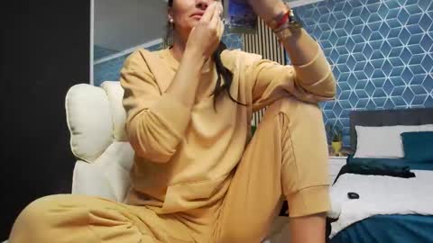 Snapshot of zoeylarkens chatting on 4, 11, 2025 Zoey online show from 4, 11, 2025