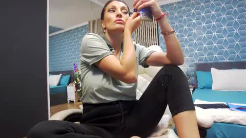 Snapshot of zoeylarkens chatting on 6, 11, 2025 Zoey online show from 6, 11, 2025