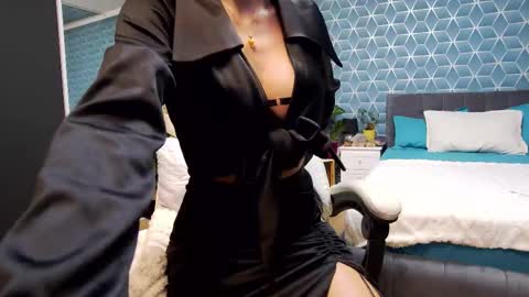 Snapshot of zoeylarkens chatting on 9, 11, 2025 Zoey online show from 9, 11, 2025