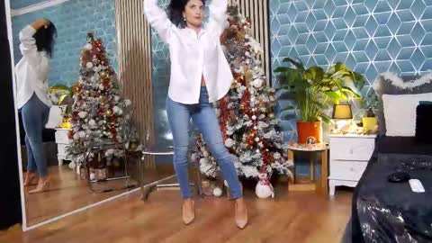 Snapshot of zoeylarkens chatting on 3, 12, 2025 Zoey online show from 3, 12, 2025