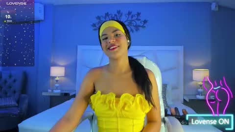 Snapshot of zoeysnow chatting on 14, 10, 2025 Z O E online show from 14, 10, 2025