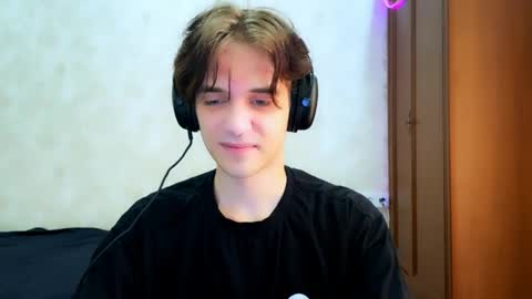 Snapshot of zombde32 chatting on 12, 5, 2026 Zombdeeeee online show from 12, 5, 2026