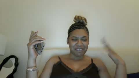 Snapshot of zoravoyce chatting on 23, 2, 2025 Treasure Golden online show from 23, 2, 2025