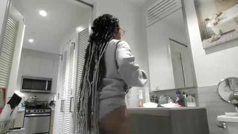 Snapshot of zoravoyce chatting on 19, 9, 2025 Treasure Golden online show from 19, 9, 2025
