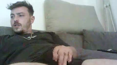 Snapshot of zoro2712 chatting on 3, 11, 2025 Roy online show from 3, 11, 2025