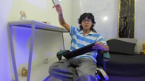     online show from 1, 12, 2025