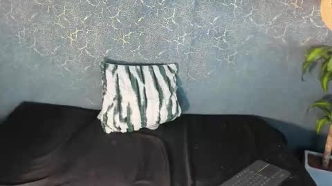 Snapshot of zorre_ chatting on 10, 10, 2025 Zoe And Frienda online show from 10, 10, 2025