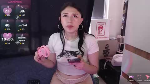 Snapshot of zowi_hottiee chatting on 3, 12, 2025 cintya kors online show from 3, 12, 2025