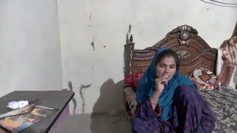 Snapshot of zoyakhan803 chatting on 24, 5, 2026 zoyakhan803 online show from 24, 5, 2026
