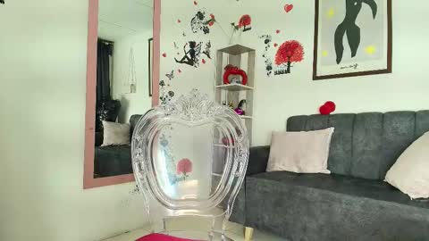 Snapshot of zully_jones chatting on 28, 10, 2025 zully_jones online show from 28, 10, 2025