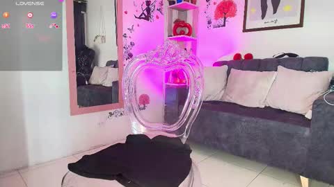 Snapshot of zully_jones chatting on 3, 12, 2025 zully_jones online show from 3, 12, 2025