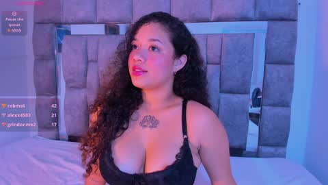 Snapshot of zulyjones chatting on 26, 12, 2024 Zuly online show from 26, 12, 2024