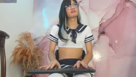 Snapshot of zuri_lux chatting on 23, 11, 2025 Zuri Lux online show from 23, 11, 2025