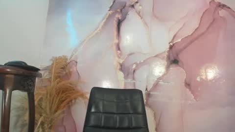 Snapshot of zuri_lux chatting on 4, 12, 2025 Zuri Lux online show from 4, 12, 2025