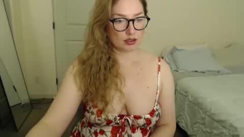 Snapshot of zuzuclaire chatting on 6, 6, 2026 Carly online show from 6, 6, 2026