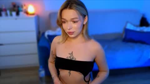 Snapshot of zuzzixx chatting on 7, 11, 2025 zuzzixx online show from 7, 11, 2025