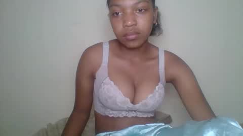 zyraelle_01 online show from 15, 5, 2026