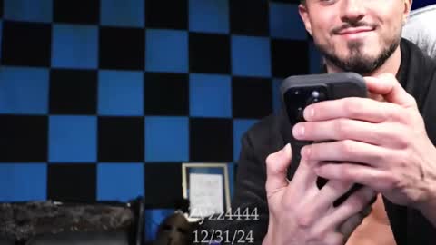 Snapshot of zyzz4444 chatting on 31, 12, 2024 Greek God online show from 31, 12, 2024