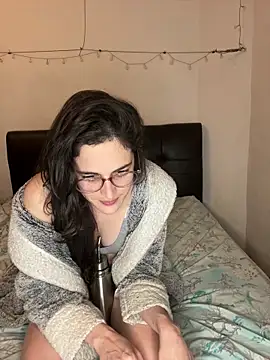 Lunaabbey online show from 5, 4, 2026