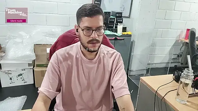 Snapshot of AndyHepburn chatting on 7, 10, 2025 AndyHepburn online show from 7, 10, 2025