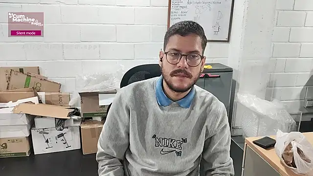 Snapshot of AndyHepburn chatting on 10, 10, 2025 AndyHepburn online show from 10, 10, 2025